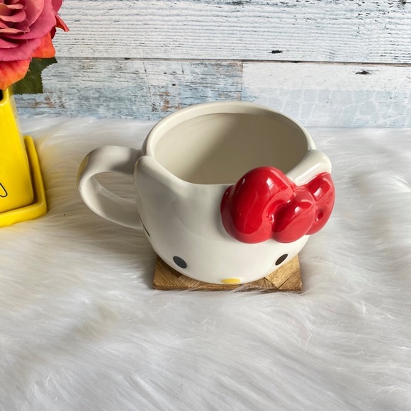 Hello Kitty 3D Sculpted Mug White Red Bowknot - Picture 2 of 6